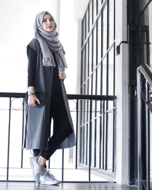 hijab style with sneakers