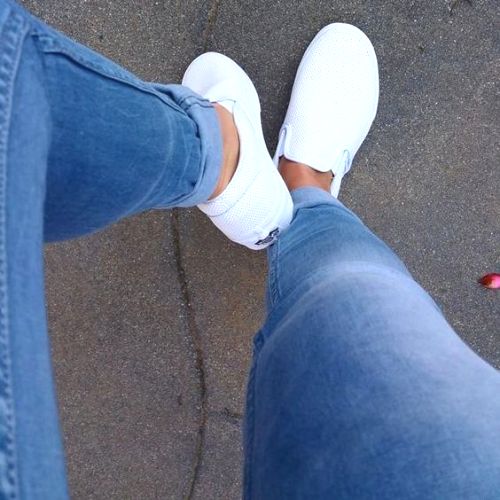 cute outfits with white slip on vans 