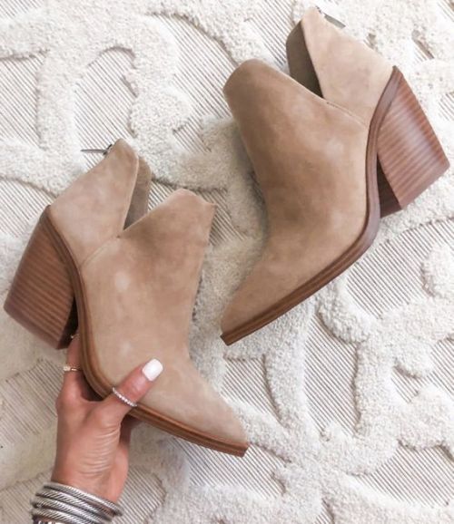 Leather ankle boots in neutral tones 